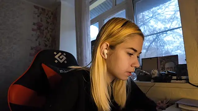 Snapshot of Witching_Moon chatting on November 21, 7:40 am Witching Moon online show from November 21, 7:40 am