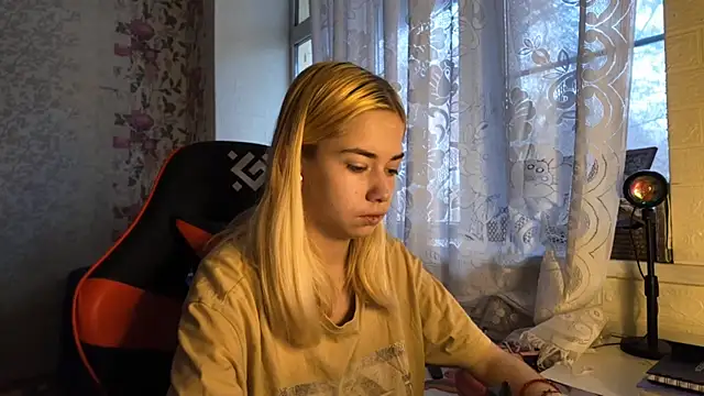 Snapshot of Witching_Moon chatting on November 12, 7:34 am Witching Moon online show from November 12, 7:34 am