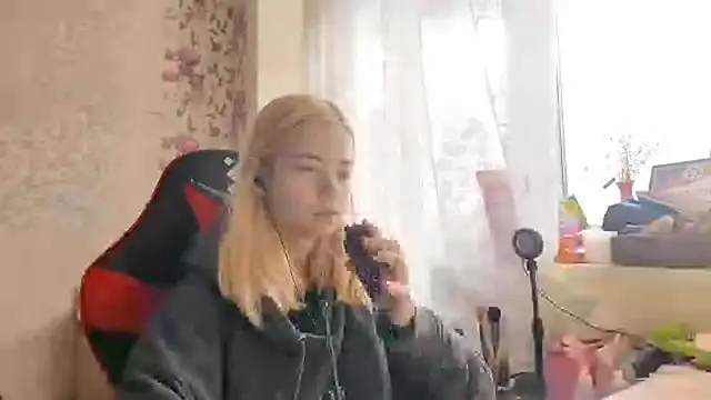 Snapshot of Witching_Moon chatting on October 14, 7:31 am Witching Moon online show from October 14, 7:31 am