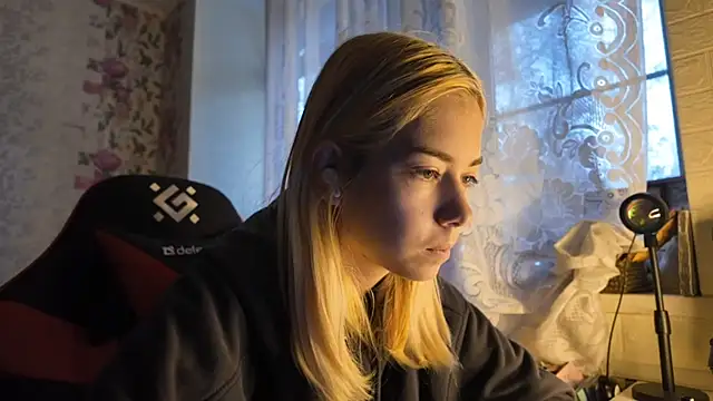 Snapshot of Witching_Moon chatting on October 21, 7:30 am Witching Moon online show from October 21, 7:30 am