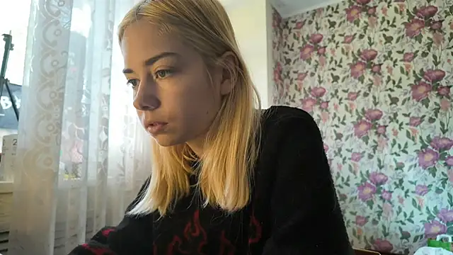 Snapshot of Witching_Moon chatting on October 4, 7:21 am Witching Moon online show from October 4, 7:21 am