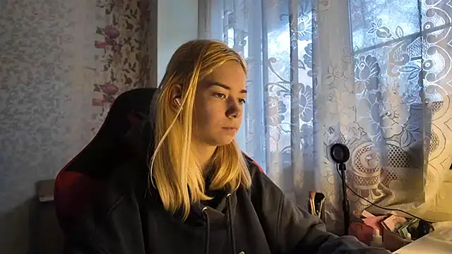 Snapshot of Witching_Moon chatting on October 15, 7:27 am Witching Moon online show from October 15, 7:27 am