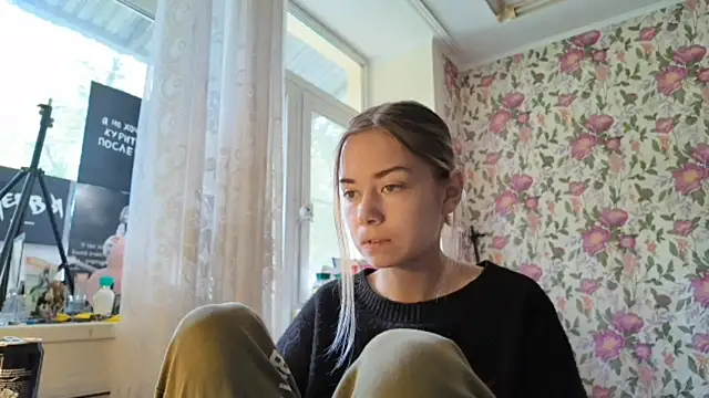 Snapshot of Witching_Moon chatting on September 18, 8:17 am Witching Moon online show from September 18, 8:17 am