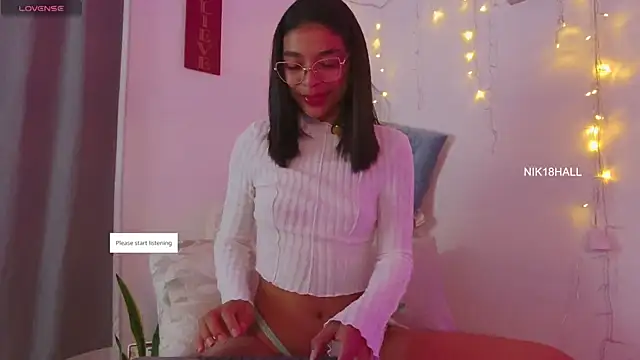 Snapshot of Nicolle_swt chatting on June 9, 2:40 pm Nicolle swt online show from June 9, 2:40 pm
