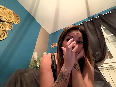 minettedusud online show from December 5, 1:10 pm