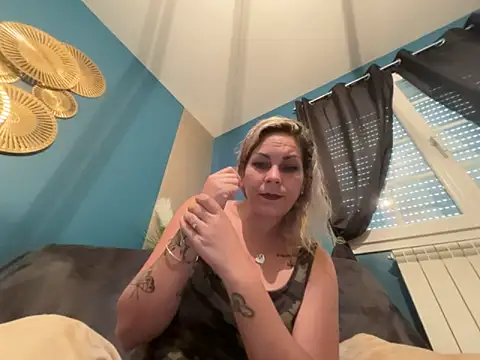 minettedusud online show from September 19, 9:46 am