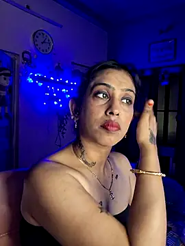 Love Beauty01 online show from March 18, 7:15 pm