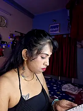 Snapshot of Love_Beauty01 chatting on May 2, 6:35 pm Love Beauty01 online show from May 2, 6:35 pm