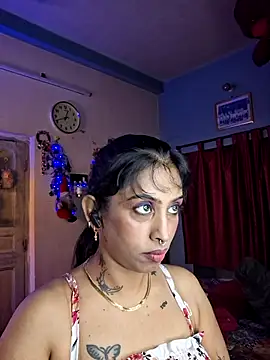 Snapshot of Love_Beauty01 chatting on May 12, 6:47 pm Love Beauty01 online show from May 12, 6:47 pm