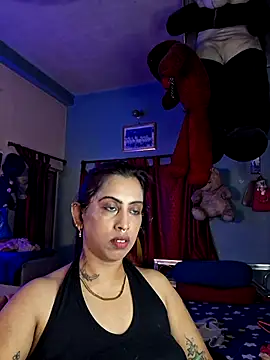 Snapshot of Love_Beauty01 chatting on July 7, 6:44 pm Love Beauty01 online show from July 7, 6:44 pm