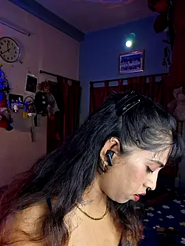 Snapshot of Love_Beauty01 chatting on May 31, 5:51 pm Love Beauty01 online show from May 31, 5:51 pm