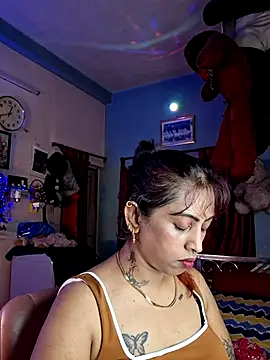 Snapshot of Love_Beauty01 chatting on July 8, 6:52 pm Love Beauty01 online show from July 8, 6:52 pm