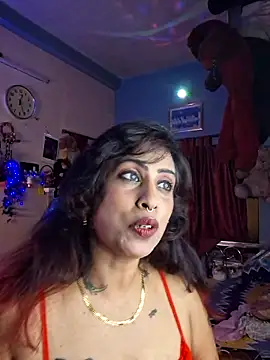 Snapshot of Love_Beauty01 chatting on June 18, 6:35 pm Love Beauty01 online show from June 18, 6:35 pm
