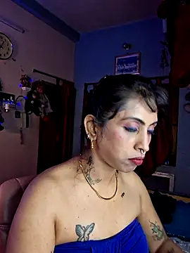 Snapshot of Love_Beauty01 chatting on May 5, 6:55 pm Love Beauty01 online show from May 5, 6:55 pm