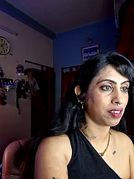 Snapshot of Love_Beauty01 chatting on April 19, 7:27 pm Love Beauty01 online show from April 19, 7:27 pm