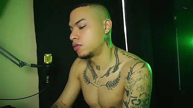 AlphaMasterXxx online show from January 12, 8:04 pm