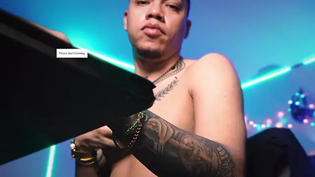 Snapshot of AlphaMasterXxx chatting on February 18, 11:17 am AlphaMasterXxx online show from February 18, 11:17 am