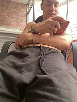 Snapshot of AlphaMasterXxx chatting on June 4, 2:44 pm AlphaMasterXxx online show from June 4, 2:44 pm