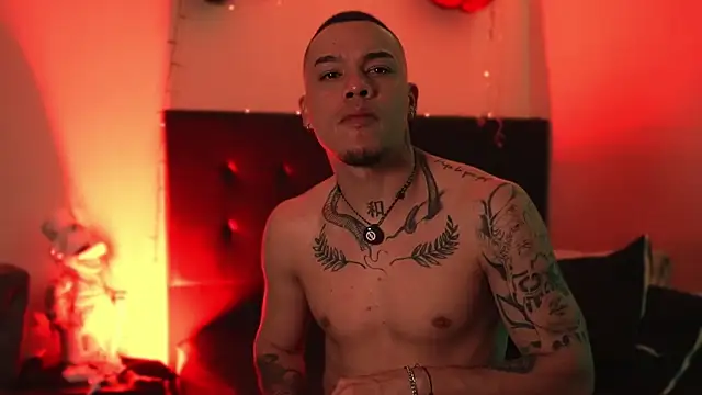 Snapshot of AlphaMasterXxx chatting on February 3, 1:49 am AlphaMasterXxx online show from February 3, 1:49 am