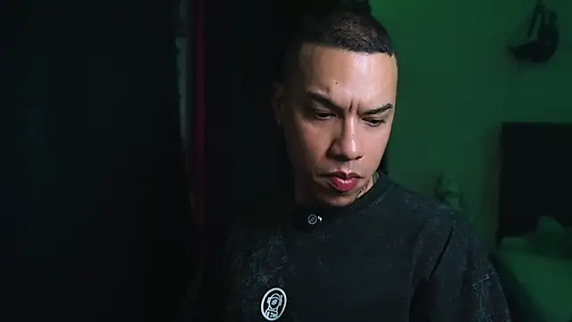 Snapshot of AlphaMasterXxx chatting on February 9, 4:10 am AlphaMasterXxx online show from February 9, 4:10 am