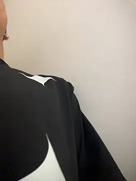 AlphaMasterXxx online show from October 31, 8:33 am