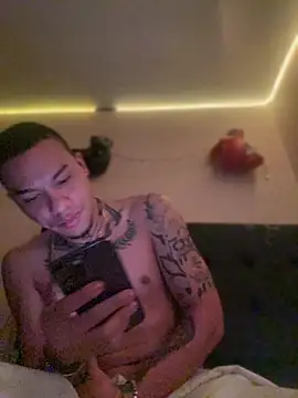 Snapshot of AlphaMasterXxx chatting on February 24, 11:22 am AlphaMasterXxx online show from February 24, 11:22 am