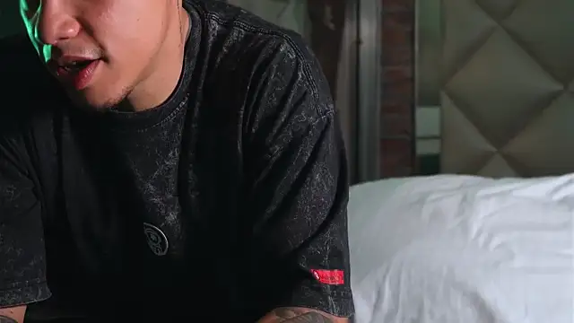 AlphaMasterXxx online show from April 13, 4:05 am