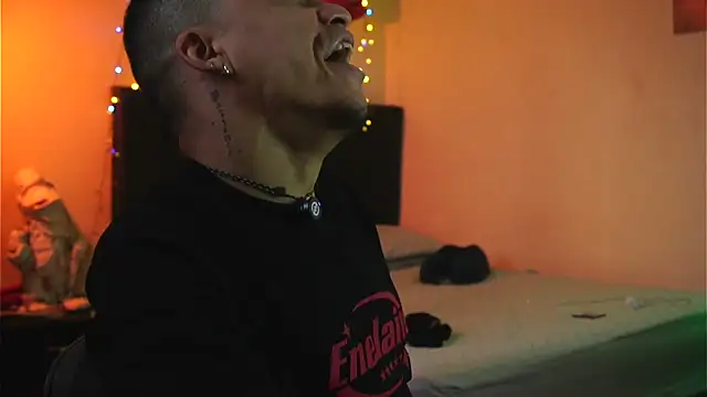 Snapshot of AlphaMasterXxx chatting on February 9, 4:16 pm AlphaMasterXxx online show from February 9, 4:16 pm