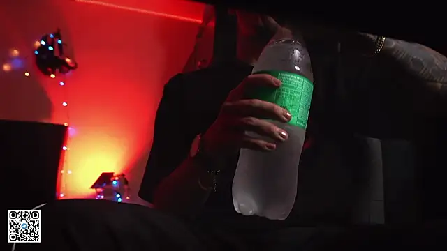 Snapshot of AlphaMasterXxx chatting on February 18, 11:23 pm AlphaMasterXxx online show from February 18, 11:23 pm