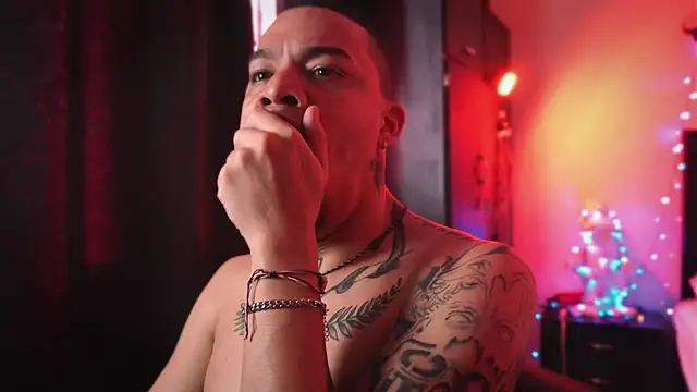 Snapshot of AlphaMasterXxx chatting on February 15, 3:00 pm AlphaMasterXxx online show from February 15, 3:00 pm