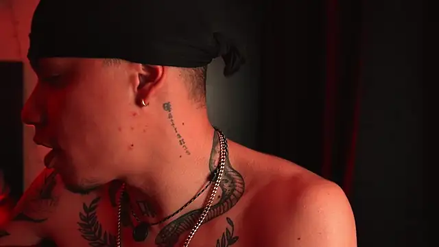 AlphaMasterXxx online show from April 4, 5:03 am