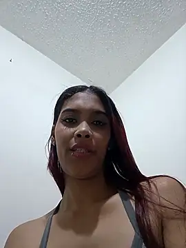 Khalessycute online show from October 16, 9:45 pm