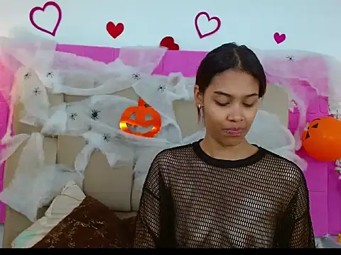 Khalessycute online show from October 18, 2:41 pm