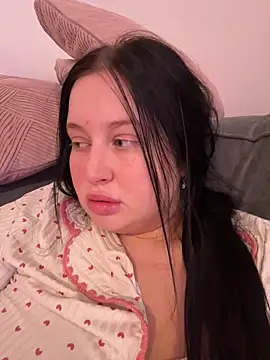 brunetteGirl274 online show from October 17, 9:27 pm