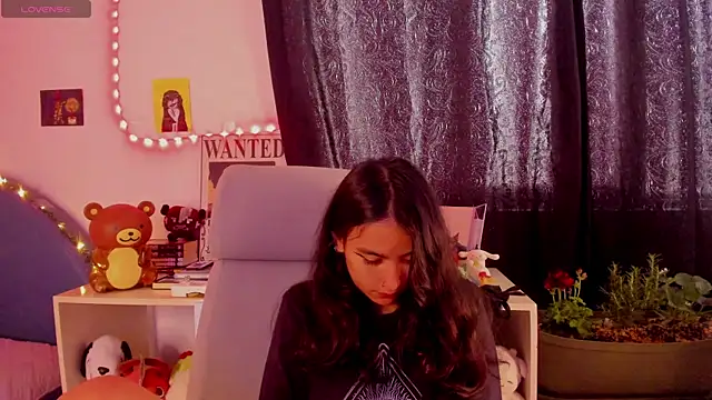 namiiwhite online show from September 28, 4:36 pm