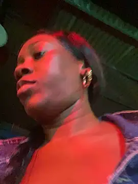 Snapshot of laflacaebony13 chatting on October 10, 12:00 am laflacaebony13 online show from October 10, 12:00 am