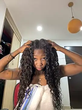 EmilyKisx online show from December 5, 10:25 am