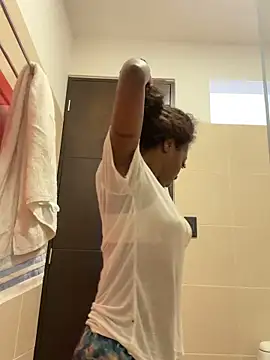 EmilyKisx online show from October 22, 1:32 pm