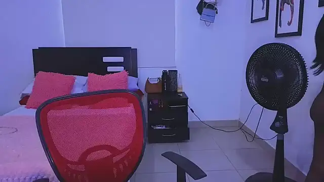 EmilyKisx online show from October 29, 2:16 pm