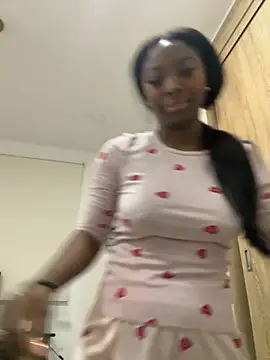 EmilyKisx online show from October 31, 12:13 pm