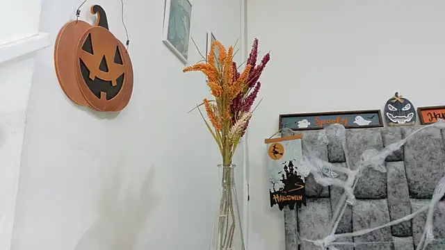 Snapshot of Lizbeth_Rouse chatting on October 30, 10:35 am Lizbeth Rouse online show from October 30, 10:35 am