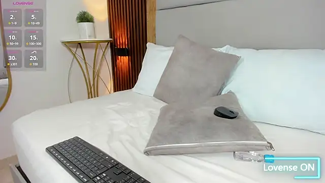 Snapshot of agata_noir chatting on January 9, 12:17 am agata noir online show from January 9, 12:17 am