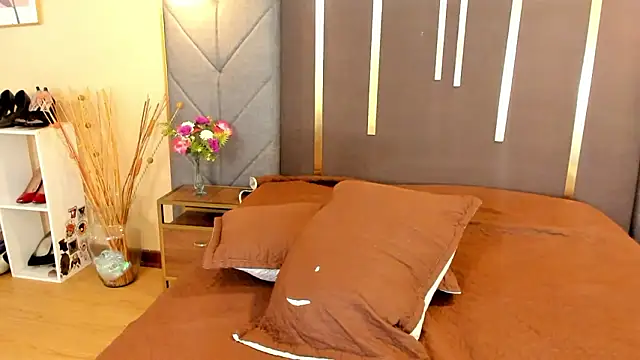 OliviGrace online show from March 14, 9:10 pm