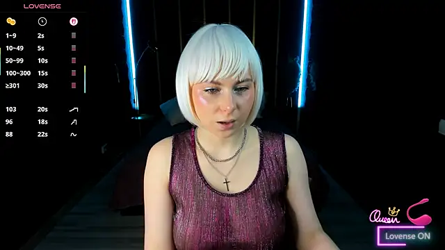 Snapshot of EvaCrosby chatting on June 19, 8:09 am EvaCrosby online show from June 19, 8:09 am