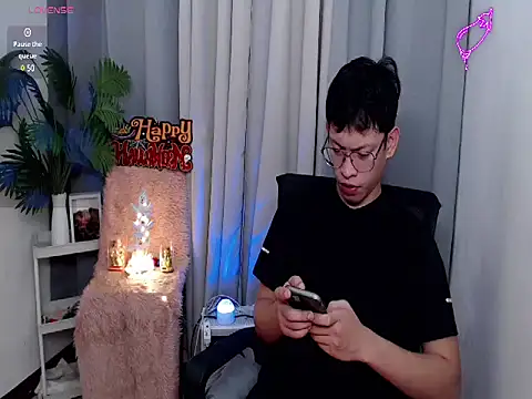 Snapshot of pinkcock_froi2305 chatting on October 24, 4:00 am pinkcock froi2305 online show from October 24, 4:00 am