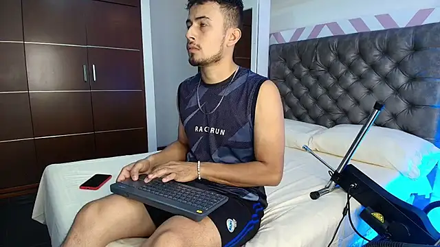 Valentiinoss online show from March 18, 9:04 pm