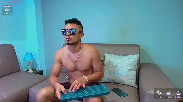 Valentiinoss online show from May 31, 3:07 pm