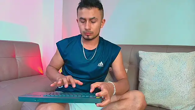 Snapshot of Valentiinoss chatting on June 16, 9:04 pm Valentiinoss online show from June 16, 9:04 pm