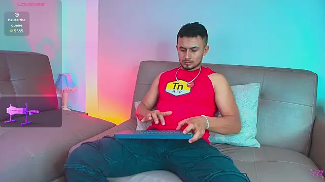 Snapshot of Valentiinoss chatting on July 8, 9:04 pm Valentiinoss online show from July 8, 9:04 pm