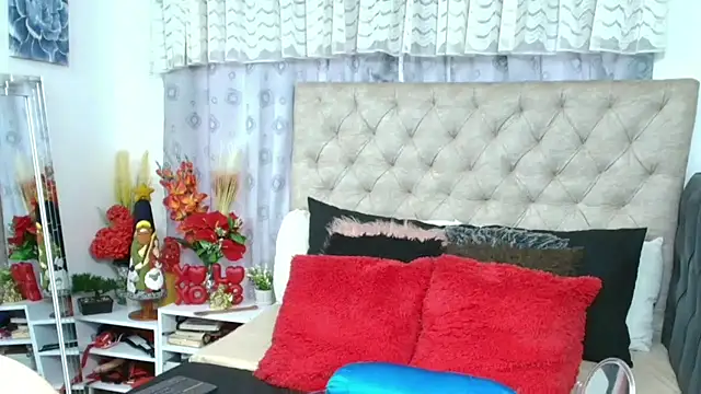 Victoriacoperino online show from December 19, 1:24 pm